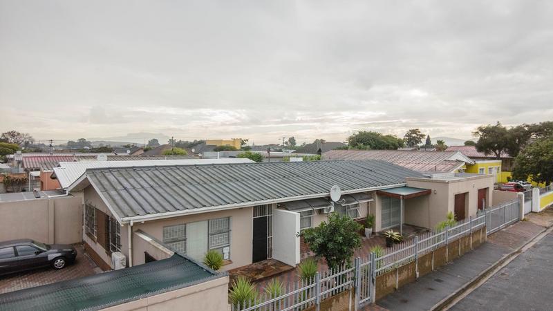 5 Bedroom Property for Sale in De Kuilen Western Cape
